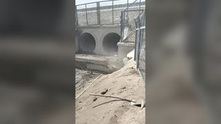 Crawler wire saw for bridge cutting