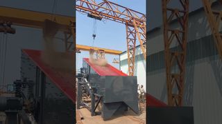 Three-layer vibrating screen factory test running.2160 model three-layer vibrating screen